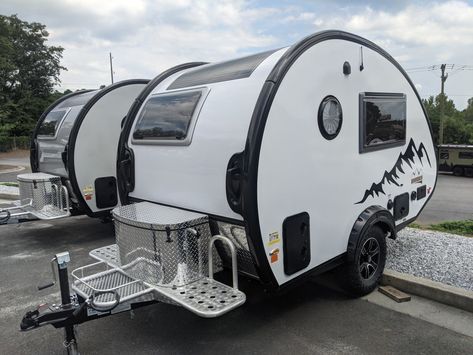 Can you get a teardrop camper with a bathroom? We have good news! It's not only possible; they're super cute and practical. Learn more. 7 Super Teardrop Campers with Bathrooms that Will Blow Your Mind #rvlife #rvliving #rvlifestyle #teardropcamper #teardroptrailer #teardropcamperwithbathroom Teardrop Trailer For Sale, Teardrop Camper Interior, Teardrop Trailer Plans, Small Camper Trailers, Small Camping Trailer, Camper Bathroom, Teardrop Campers, Camper Trailer For Sale, Trailer Tent