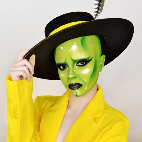 KIMBERLEYMARGARITA👽 on Instagram: “Sssssssmokin’ 💚😏🎩 who else loved The Mask back in the day?? I had to try my own version of this Jim Carrey character with a touch of glam 😆…” Bald Halloween Costumes For Women, The Mask Costume Women, Halloween Makeup Diy Easy, Glittery Eyeshadow, The Mask Costume, Creepy Halloween Makeup, Halloween Makeup Diy, Cosplay Inspo, Witch Makeup