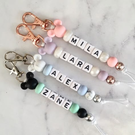 Keychain Craft, Unisex Baby Shower, Alphabet Beads, Childrens Jewelry, Beaded Keychains, Gifts For Brother, Car Charms, Silicone Beads, Shell Beads