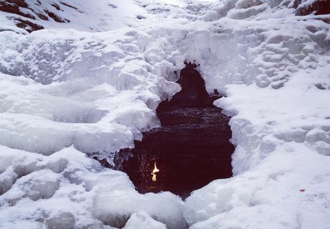 Eternal Flame Falls 🔥 in Western New York is one of the more unique waterfalls in the US. A small grotto at the base of the falls emits natural gas and a small flame, which is visible nearly year-round. Credit: wnyscenery / Instagram #newyork #westernnewyork #shalecreekpreserve #eternalflame #newyorklife #eternalflamefalls #travelwithme #travelusa Western New York, Eternal Flame, New York Life, Travel Usa, This Is Us, New York, Quick Saves, Instagram, Nature