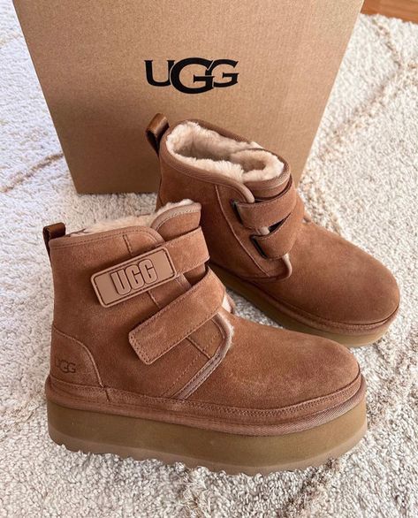 Platform Outfits, Ugg Boats, Ugh Boots, Womens Ugg, Dream Things, Womens Ugg Boots, 2023 Christmas, Shoe Inspo, Bag Luxury