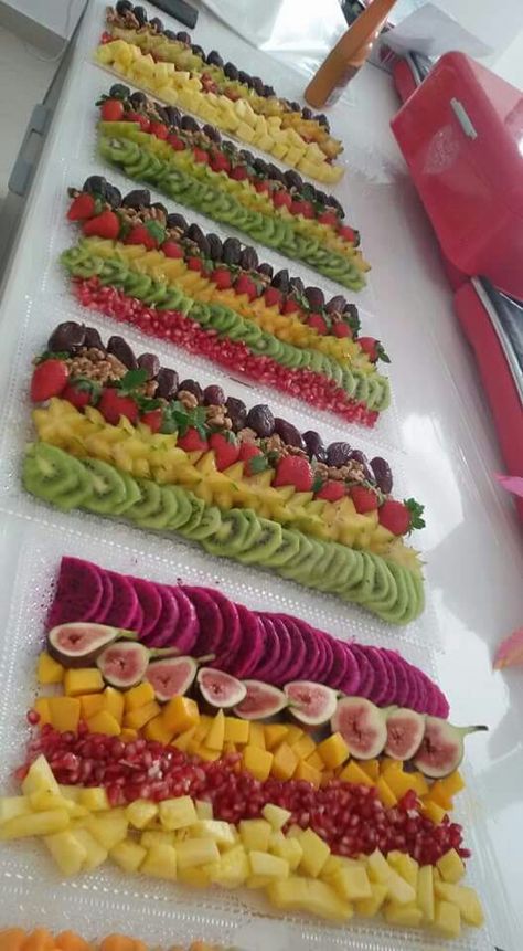 Fruits Design, Veggie Platter, Deco Fruit, Fruit Decoration, Fruit Ideas, Fruit Platter Designs, Fruit And Vegetable Carving, Vegetable Carving, Food Decor