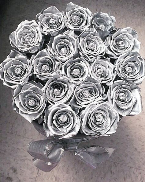 Silver Flowers Aesthetic, Silver Rose Aesthetic, Saving Flowers, Rose Bucket, Boxed Flowers, Bd Ideas, Silver Aesthetic, 21st Bday Ideas, Silver Spray