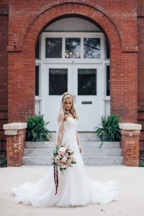 Venue 1902 at Preservation Hall is a historical Orlando Wedding Venue | Orange Blossom Bride  Photo: Lilly and Lilly Photography #orlandoweddingvenue #weddingvenue #floridaweddingvenue #historicalweddingvenue #venue1902 Lilly Photography, Vintage Wedding Venues, Florida Wedding Venue, Preservation Hall, Orlando Wedding Venues, Florida Wedding Venues, Bride Photo, Orlando Wedding, Central Florida