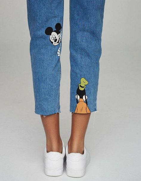 Denim Kunst, Celana Jins, Minimal Stil, Mom Fit Jeans, Jaket Denim, Diy Denim Jacket, Painted Clothes Diy, Cute Disney Outfits, Haine Diy