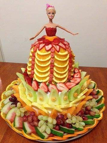 Salad Display, Fruit Birthday Cake, Fresh Fruit Cake, Fruit Platter Designs, Fruit Creations, Fruit And Veggie, Decorações Com Comidas, Vegetable Tray, Fruit Displays