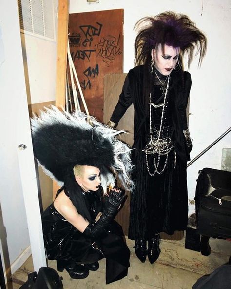 1980s Goth Fashion, Deathrock Aesthetic, Deathrocker Goth, Trad Goth Outfits, Deathrock Fashion, Goth Academia, Dark Gothic Fashion, Types Of Goth, Traditional Goth