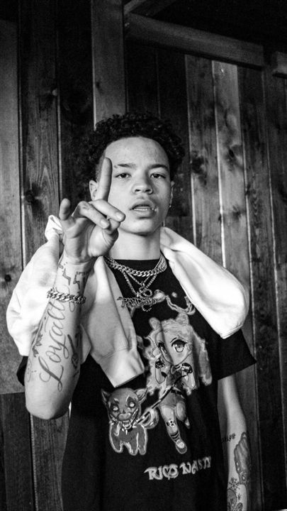 Lil Mosey, Black Boys Haircuts, Rap Us, Mode Hip Hop, Rapper Wallpaper Iphone, Gang Culture, Hypebeast Wallpaper, Rapper Art, Rap Albums