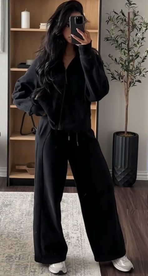 Black Zip Up Hoodie Outfit Aesthetic, Black Zip Up Hoodie Outfit, Zip Up Hoodie Outfit Aesthetic, Zip Up Hoodie Outfit, Hoodie Outfit Aesthetic, Black Zip Up Hoodie, Outfits Lazy, Hoodie Outfit, Black Zip Ups