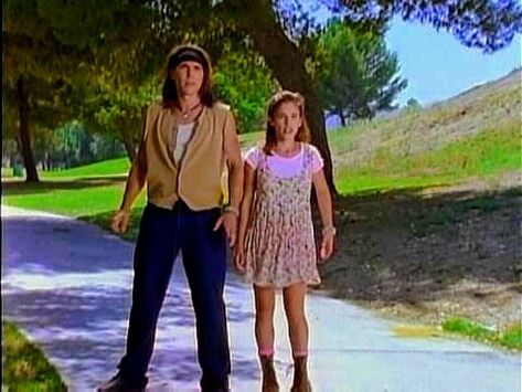 Tommy and Kimberly a quiet walk together in the park is ruined by Lord Zedd's putties Tommy And Kimberly, Power Rangers Kimberly, 90s Fashion Plus Size, Mystic Force, Kimberly Hart, Amy Jo Johnson, Lord Zedd, Jason David Frank, Power Rangers Mystic Force