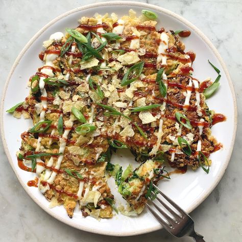 Get creative with your Savoy Cabbage - Our best Okonomiyaki recipe — Oddbox Vegan Okonomiyaki Recipe, Vegan Okonomiyaki, Fried Onions Recipe, Okonomiyaki Recipe, Japanese Side Dish, Fodmap Friendly Recipes, Savoy Cabbage, Savory Pancakes, Cabbages