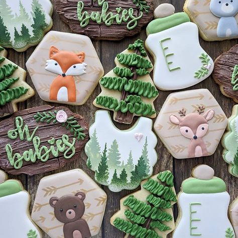 This was one of those sets that was hard to let go! I love all the textures and the cute woodland animals! ♥️ . . . . Woodland animals… Bear Baby Shower Cookies, Beauty Cookies, Flood Cookies, Nature Party, Lumberjack Party, Themed Cookies, Baby Shower Woodland Theme, Adventure Baby, Baby Cookies