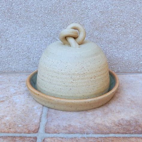 Butter Dish Pottery, Roasting Garlic, Garlic Roaster, Pottery Butter Dish, Coil Pottery, Ceramic Butter Dish, Pottery Videos, Garlic Bulb, Tanah Liat