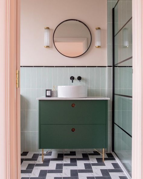 Mixing Old With New: 7 Vintage Bathroom Design Ideas That Will Make You Swoon | Hunker Vintage Bathroom Design, Dekorere Bad, Deco Bathroom, Bad Inspiration, Pink Bathroom, Bad Design, Bathroom Design Ideas, Green Bathroom, Vintage Bathroom