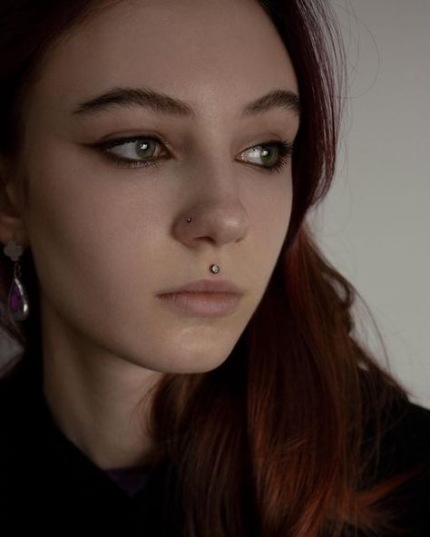 Upper Lip Piercing Medusa, Medusa And Labret Piercing, Moonstone Piercing, Unique Piercings, Medusa Piercing Jewelry, Upper Lip Piercing, Ashley Piercing, Philtrum Piercing, Different Ear Piercings