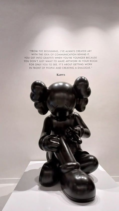 Kaws Wall Decor, Kwas Wallpaper, 3d Puffy Wallpaper Black, Kaws Lockscreen, Black Kaws Wallpaper, Iphone Wallpaper World, Kaws Iphone Wallpaper, Hypebeast Iphone Wallpaper, Kaws Wallpaper