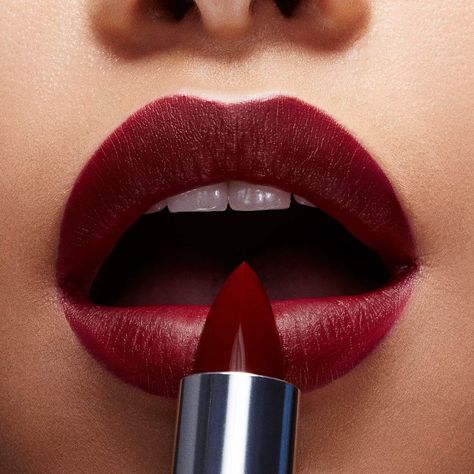 Classic burgundy creamy matte lipstick in Color Sensational’s Divine Wine Lipstick Burgundy, Winter Make-up, Vestidos Color Vino, Lipstick Maybelline, Maroon Lipstick, Wine Lipstick, Monochrome Makeup, Lipstick Photos, Fall Lips