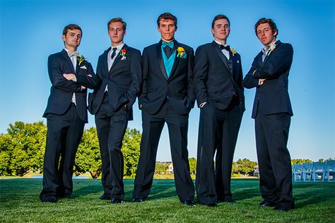 Boys Homecoming Pictures, Prom Pictures Group Guys, Prom Guy Pictures, Prom Photoshoot Ideas Friend Pics Boy, Guy Group Poses, Homecoming Poses For Guys, Boys Prom Photo Ideas, Homecoming Poses With Friends Boys, Guy Group Prom Poses