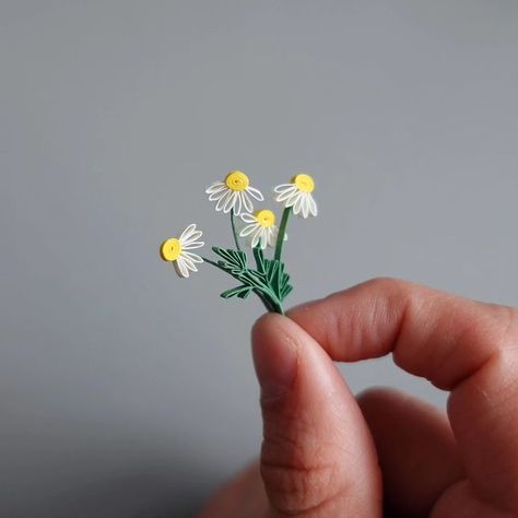 Just a tiny bouquet 💐 (made out of 2mm wide paper… | Instagram Quilling Typography, Quilled Cards, Tying Knots, Letter Designs, Paper Leaves, Typography Lettering, Quilling Paper Craft, Paper Quilling Designs, Quilling Paper