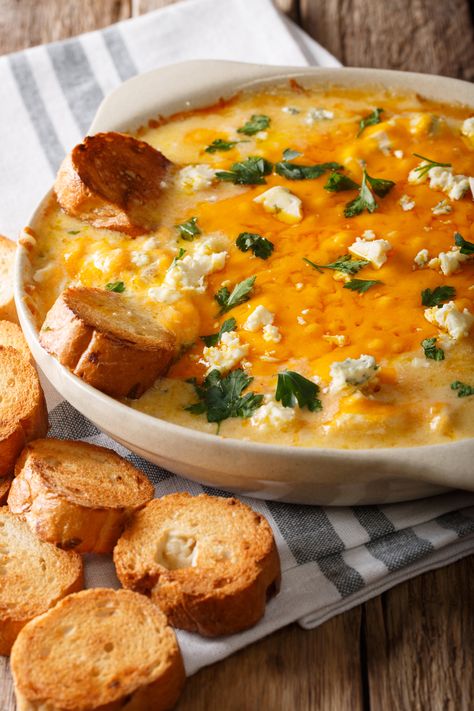 Who doesn't love a hot cheese dip? Rainy afternoon, watching footy or something else...this should be your go to. It's practically lunch! Keto Buffalo Chicken Dip, Slow Cooker Buffalo Chicken Dip, Hot Cheese Dip, Buffalo Chicken Dip Oven, Spicy Buffalo Chicken Dip, Keto Buffalo Chicken, Slow Cooker Buffalo Chicken, Kung Pao Chicken Recipe, Boiled Chicken Breast