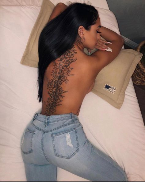 Backpiece Tattoo, Girl Back Tattoos, Black Girls With Tattoos, Spine Tattoos For Women, Tattoo Now, Tattoos For Black Skin, Red Ink Tattoos, Rosen Tattoo, Dope Tattoos For Women