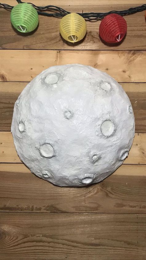 Diy Planets Solar System Decor, Paper Rocks How To Make, Earth Paper Mache, Planets Paper Craft, Things To Make Out Of Paper Mache, Chandrayan Theme Decoration, Planet Decorations Diy, Papier Mache Planets, Planets Decorations Space Theme