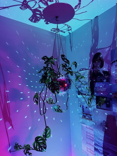 Disco Plant Holder, Disco Ball Aesthetic Room, Disco Ball Room Aesthetic, Disco Bedroom Aesthetic, Disco Ball Lamp, Disco Bedroom, Disco Planter, Disco Lamp, Disco Ball Planter