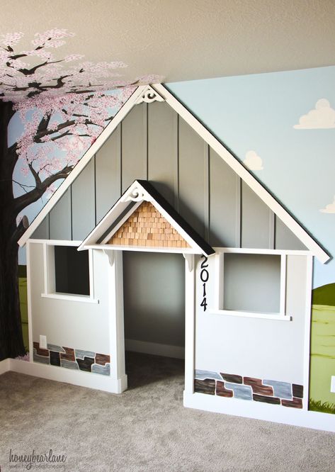 Built In Playhouse, Inside Playhouse, Play Houses Diy, Kids Indoor Playhouse, Indoor Playhouse, Playhouse Plans, Hay House, Diy Playhouse, Build A Playhouse