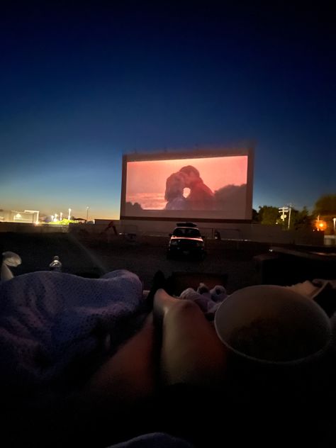 Movie Drive In Aesthetic, Summer Night Drive, Movie Night Couple Aesthetic, Movie Drive In Date, Stargazing Date Truck, Drive In Movie Date Aesthetic, Drive In Movie Date Car, Drive In Movie Date Truck, Car Movie Date