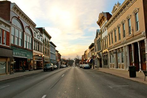 Downtown in the morning. Kentucky Tourism, Kentucky Attractions, Kentucky Wedding Venues, Kentucky Travel, My Old Kentucky Home, Louisville Kentucky, Best Cities, Small Town, Wonderful Places