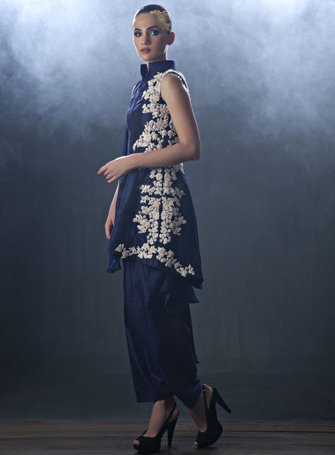 MYSTICAL NIGHT: beautiful new collection by RIDHI MEHRA. Shop the designer now at bit.ly/RidhiMehra #perniaspopupshop #ridhimehra #stunning #designer #newcollection #fashion #festive #style #updates #happyshopping Ivory Lehenga, Desi Couture, Designs Clothes, Kurti Pattern, Asian Dresses, Ridhi Mehra, Ethnic Clothes, Simple Kurti, Motif Embroidery