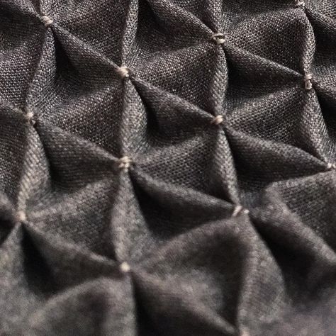 @wovenbylaurence shared a photo on Instagram: “Crystal like happenings with a Honeycomb Smocking technique ✂️ I’m excited to look at more sewing techniques alongside my weaving, ready…” • Jan 19, 2018 at 7:40am UTC Honeycomb Smocking, Honeycomb Weave, Sewing Techniques, Honeycomb, Smocking, To Look, A Photo, That Look, Weaving