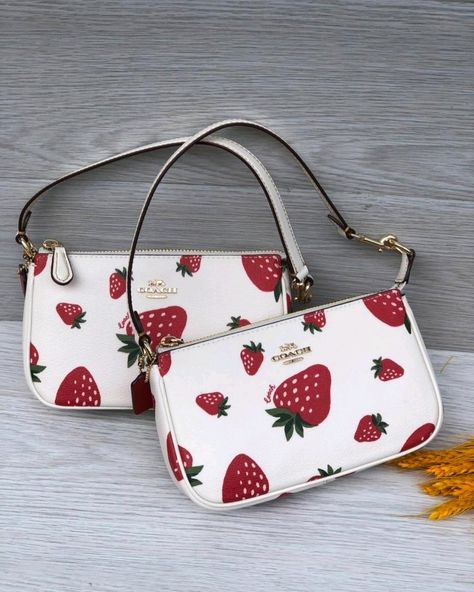 Strawberry Accessories, Fruit Bags, Strawberry Stuff, Strawberry Bag, Designer Handbags Louis Vuitton, Fruit Bag, Red Valentine, Birthday List, Feminine Tattoos