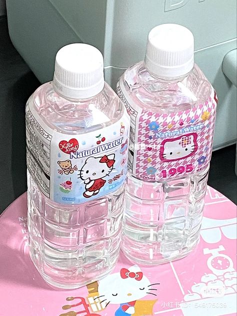 Hello Kitty Water Bottle, Hello Kitty Videos, Do Cute, Cute Snacks, Yummy Comfort Food, Japanese Snacks, Cute Desserts, All Things Cute, Really Funny Joke