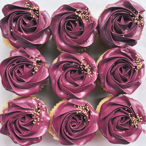 Wedding Cupcakes Display, Cupcakes Display, Bridal Shower Deco, National Cupcake Day, Wedding Cupcake Display, Cupcake Day, Purple Cupcakes, Gold Cupcakes, Cupcake Decorating Ideas