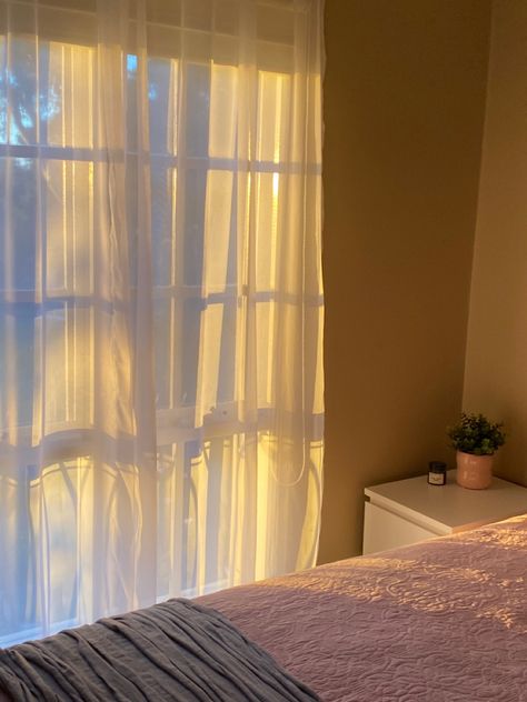 Sunlight Bedroom Aesthetic, Curtain Aesthetic Room, Aesthetic Bedroom Curtains, Aesthetic Room Curtains, Cute Curtains Bedroom Aesthetic, Gorden Jendela Aesthetic, Bedroom Curtains Aesthetic, 50s Bedroom Aesthetic, Bedroom Aethestic