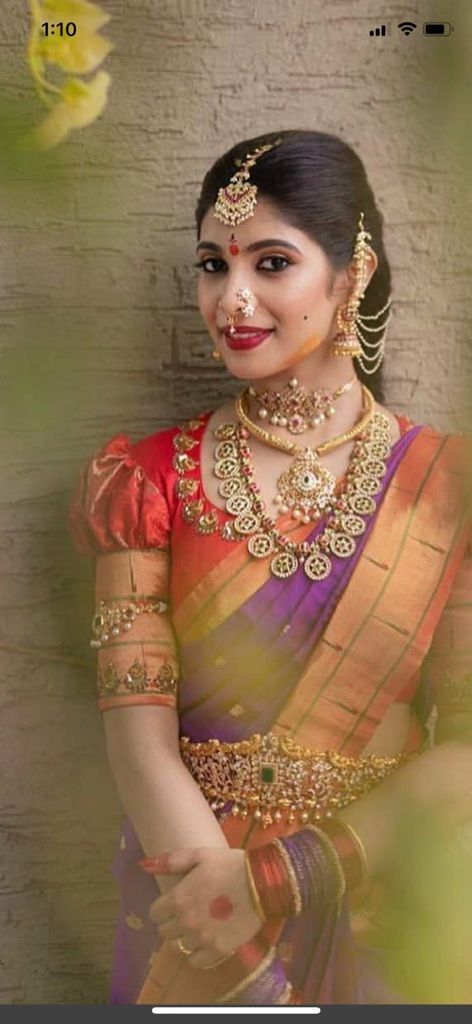 Pellikuthuru Function Outfits, Bride Pattu Sarees, Pelli Bottu For Bride, Varudu Kaavalenu Ritu Varma Sarees, Pelli Kuthuru Hairstyles, Pelli Kuturu Sarees, Bottumala Designs Gold, Telugu Pellikuthuru Saree, Pellikuturu Poses