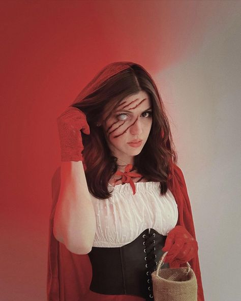 Red Riding Hood Werewolf Costume, Redridinghood Costume Diy, Red Riding Hood Photoshoot Ideas, Little Red Riding Hood Costume Makeup, Little Red Halloween Costumes, Scary Red Riding Hood Costume, Red Hood Halloween Costume, Little Red Riding Hood Halloween Makeup, Little Red Riding Hood Cosplay