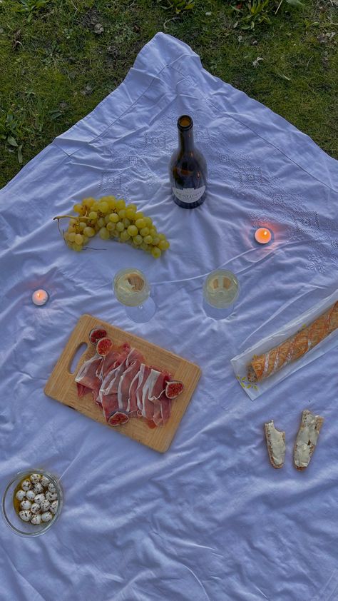 Picnic Candles, Candle Romantic, Grape Wine, Picnic Food, Raisin, Wine, Candles, Baguette