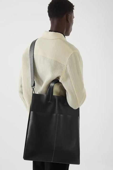 Minimalist Bags Design, Cos Bags, Mens Tote Bag, Minimal Bags, Soft Leather Tote, Diy Bags Purses, Men's Totes, Minimalist Bag, Latest Bags