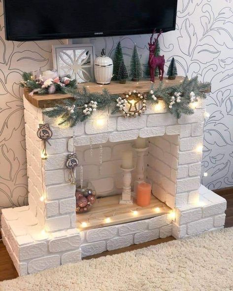 Diy Christmas Fireplace, Christmas Wrapping Diy, Cardboard Fireplace, Bathroom Remodel On A Budget, Faux Fireplace Diy, Season Decor, Christmas Props, Remodel On A Budget, Diy Fireplace