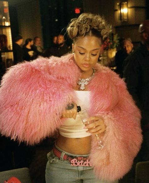 Pink Fur Jacket Outfit, Fur Jacket Outfit, Outfit Pink, Jacket Outfit, Lil Wayne, Beautiful Black Women, Fur Jacket, Jacket Outfits, 5 Star