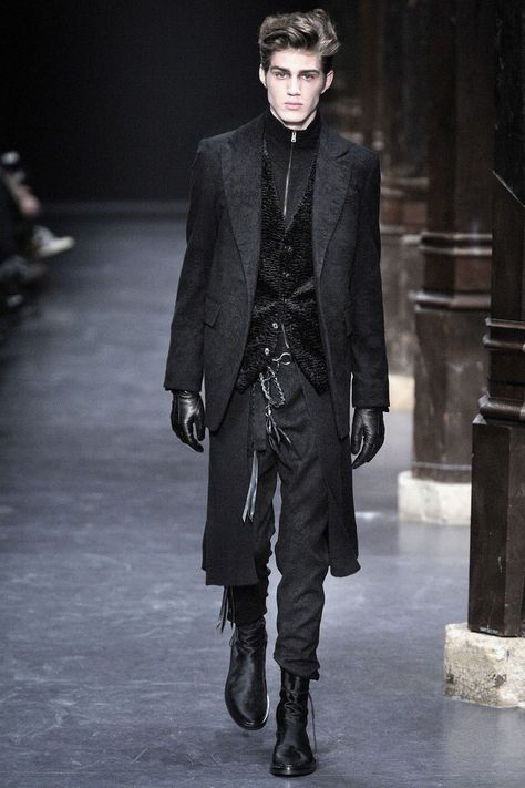 #mensfashion #fashion #men Mens Goth Fashion, Goth Fashion Men, Rock Style Men, Goth Guys, Gothic Rock, Menswear Fashion Show, Androgynous Fashion, Menswear Fashion, Ann Demeulemeester