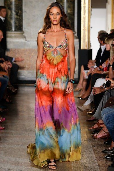 Emilio Pucci Spring 2015 Ready-to-Wear Collection - Vogue Pucci Dress, Flowy Dress Long, Mode Tips, Mode Hippie, Joan Smalls, Milano Fashion Week, Orange And Pink, 2015 Fashion, Estilo Boho