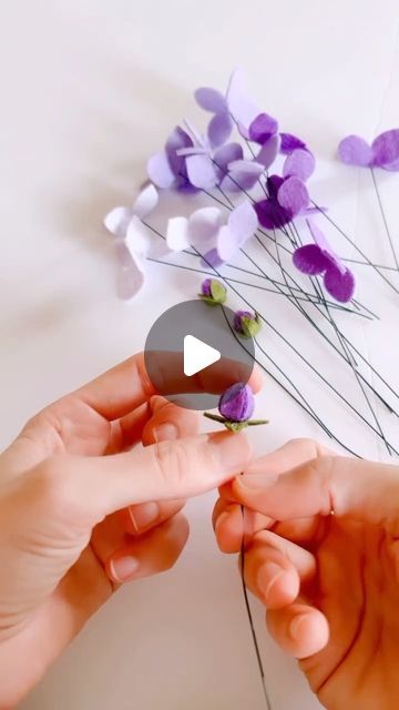 Diy Felt Flowers Tutorial, Felt Hydrangea, Velvet Diy, Felt Flower Template, Felt Flowers Patterns, Felt Flower Tutorial, Felt Flower Wreaths, Felt Flowers Diy, Felt Flower Headband