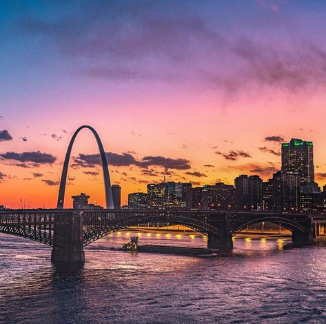 St Louis Missouri Aesthetic, St. Louis, St Louis Aesthetic, Travel Missouri, Baseball Aesthetic, St Louis Skyline, Downtown St Louis, Fresh Starts, Honeymoon Ideas