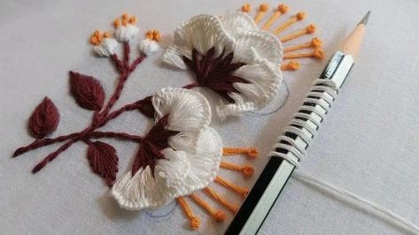 Brazilian Embroidery Patterns, Simple Flower Embroidery Designs, Flower Design Ideas, Sulaman Pita, Diy Lace Ribbon Flowers, Simple Hand Embroidery Patterns, Hand Embroidered Flowers, Diy Embroidery Patterns, Flower Scarf