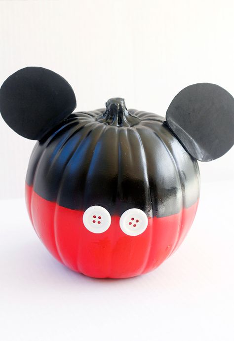 Make this Easy Mickey Mouse No Carve Pumpkin - Sarah in the Suburbs No Carve Pumpkin, Minnie Mouse Pumpkin, Creative Pumpkin Decorating, Mouse Pumpkin, Pumpkin Decorating Contest, No Carve Pumpkin Decorating, Mickey Mouse Pumpkin, Disney Pumpkin, Easy Pumpkin Carving