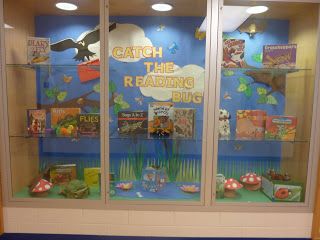 Reading Display, Spring Display, School Hall, Trophy Case, Showcase Cabinet, Library Inspiration, Elementary Library, Diy Display, School Displays