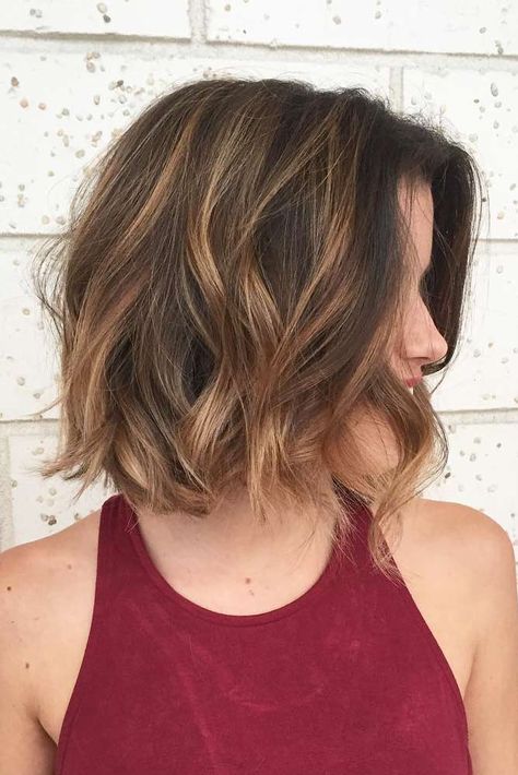 Easy to Style Short Layered Hairstyles ★ See more: http://lovehairstyles.com/easy-style-short-layered-hairstyles/ Above Shoulder Length Hair, Balayage Straight, Brunette Balayage, Wavy Bob Hairstyles, Super Hair, Short Hair Balayage, Trendy Hair Color, Balayage Brunette, Penteado Cabelo Curto